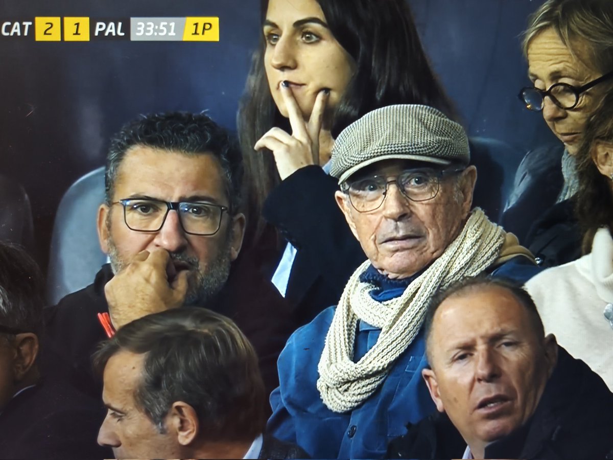 El president de l'Assemblea Nacional de Catalunnya Lluís Llach mostrant la seva solidaritat amb el poble palestí a l'Estadi Lluís Companys <a href="/assemblea/">Assemblea Nacional Catalana</a>