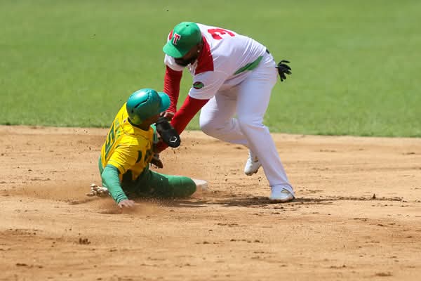 jit_digital's tweet image. Cachorros de lujo y Vegueros por debajo en #64SNB
Así refleja la tabla de posiciones si se compara con la pasada temporada al concluir el partido número 50. #Cuba  #DeporteCubano #beisbol #BeisbolCubano 
jit.cu/NewsDetails.as…