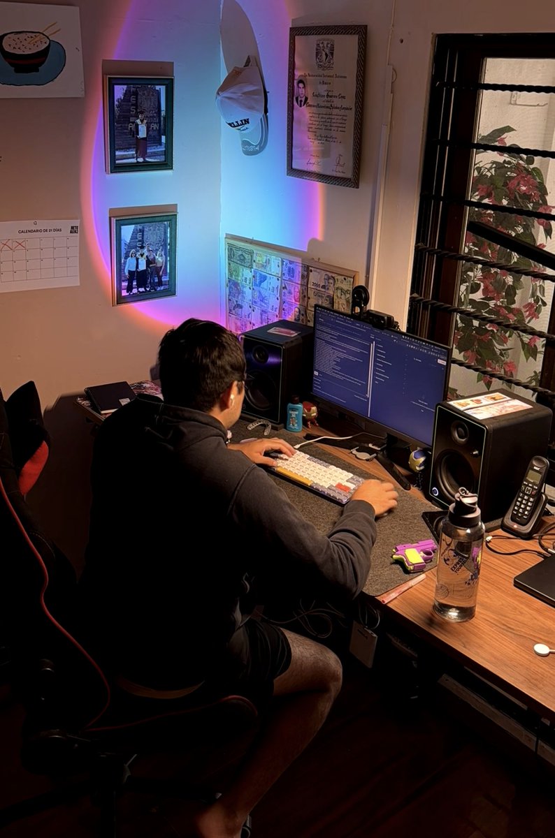 arturoxdev's tweet photo. Todos aman el trabajo en remoto, pero también me está haciendo daño

Llevo dos años en remoto y es el tiempo donde me he sentido más solo y que más daño mi salud... (quiero regresar a oficina)

Hilo 👇 https://t.co/3iuENKLOux