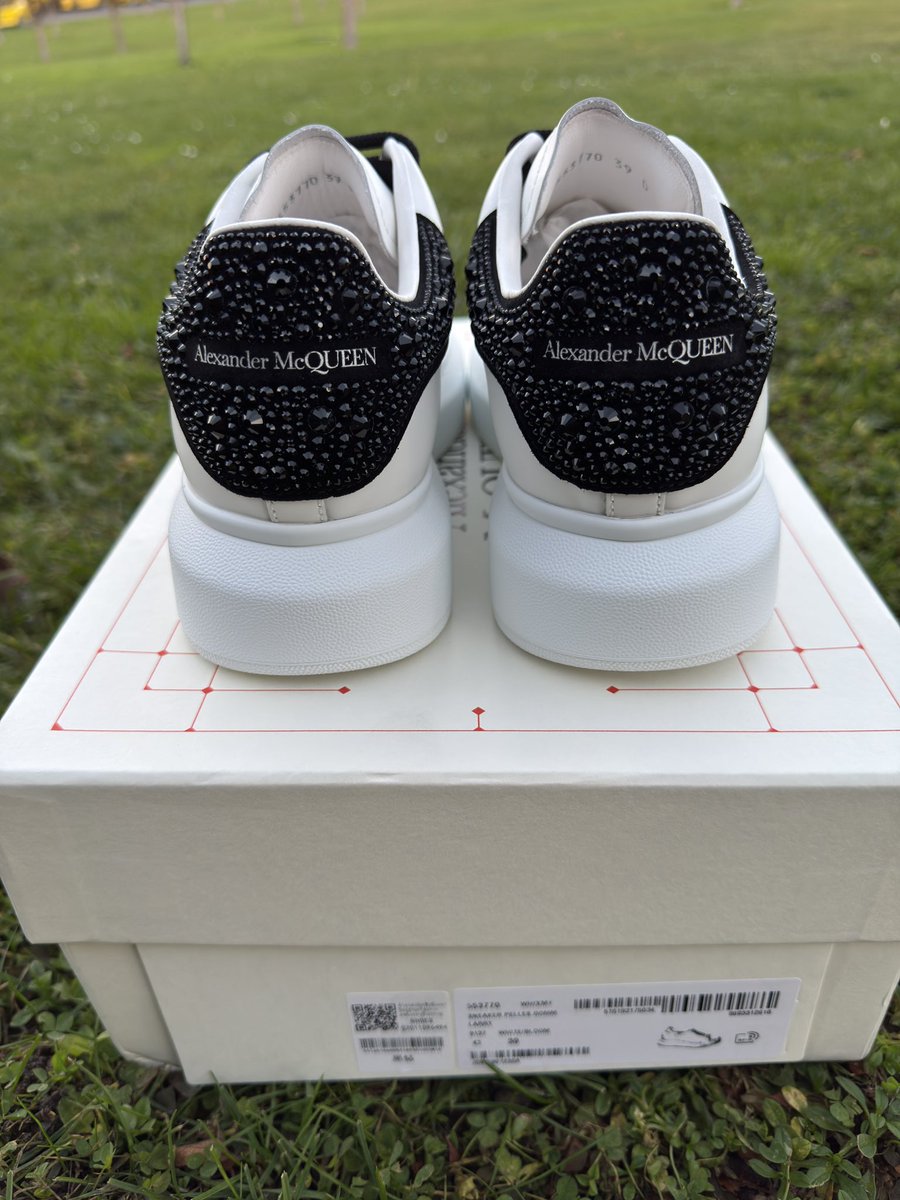 YeezyBoostLiao's tweet photo. Alexander McQueen Women’s Oversized  Sneaker in White/Jet Black Crystals 🎆🎆🎆36,37,38,39,40,41 https://t.co/ThI958jpL4