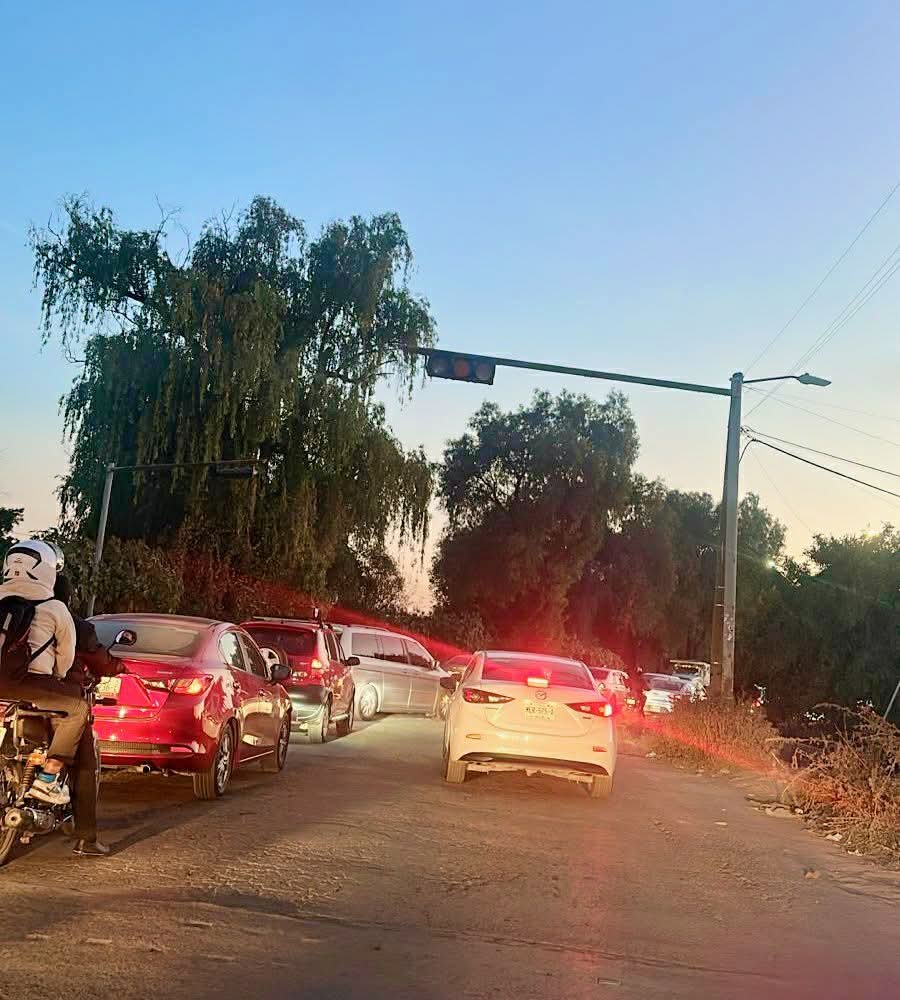 PuntoMedioEdo's tweet image. 🚫🚦⚠️ Sin #funcionar varios #semáforos de Cuautitlán #Izcalli; nos reportan los del cruce de San Antonio e Infonavit, además de los de San Miguel.

Toma tus precauciones.