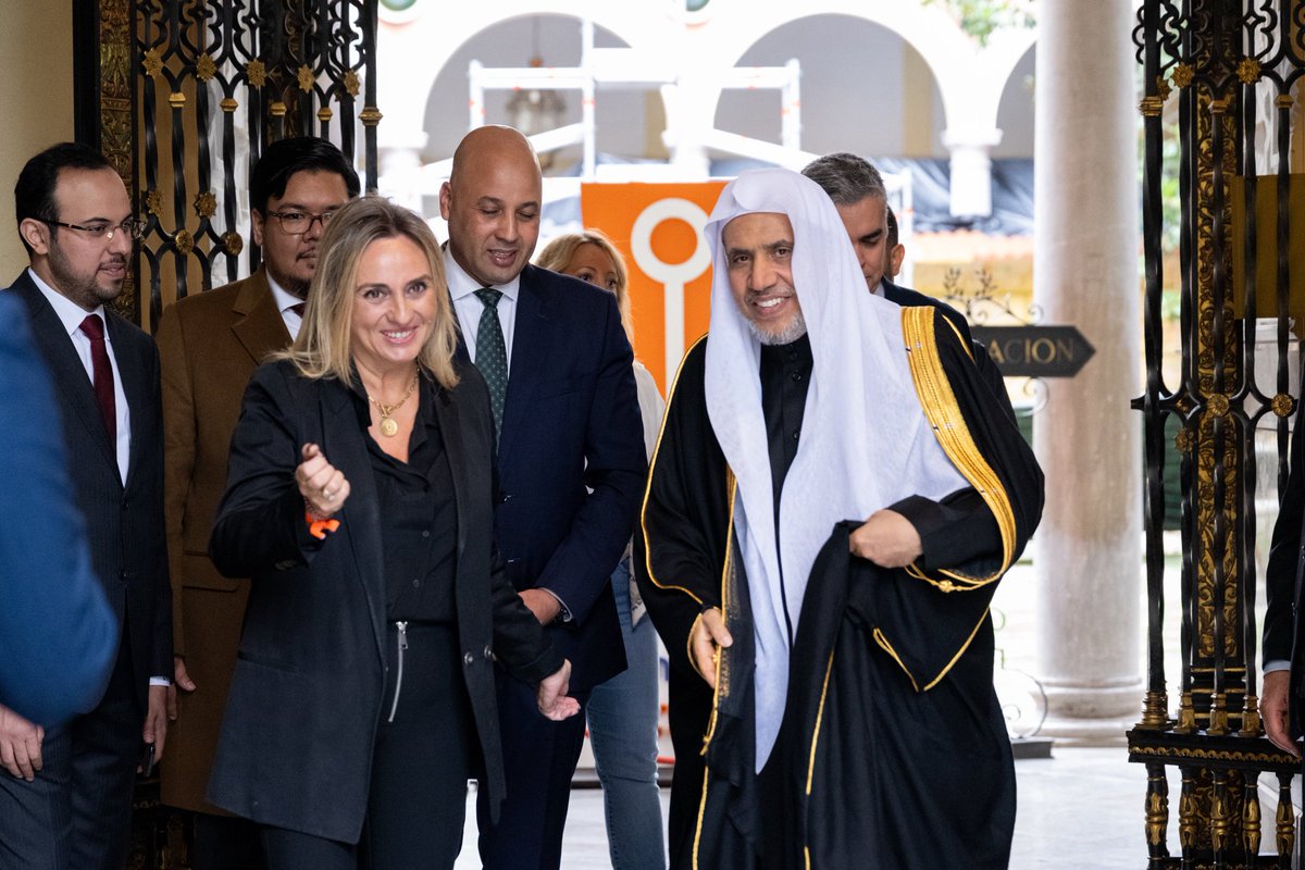 MWLOrg_en's tweet image. H.E. Sheikh Dr. #MohammedAlissa @MhmdAlissa, Secretary-General of the Muslim World League (MWL) and Chairman of the Organization of Muslim Scholars, met with Ms. Maria Francisca Carazo Villalonga, Mayor of Granada, at the city hall.
During the meeting, several topics of mutual…