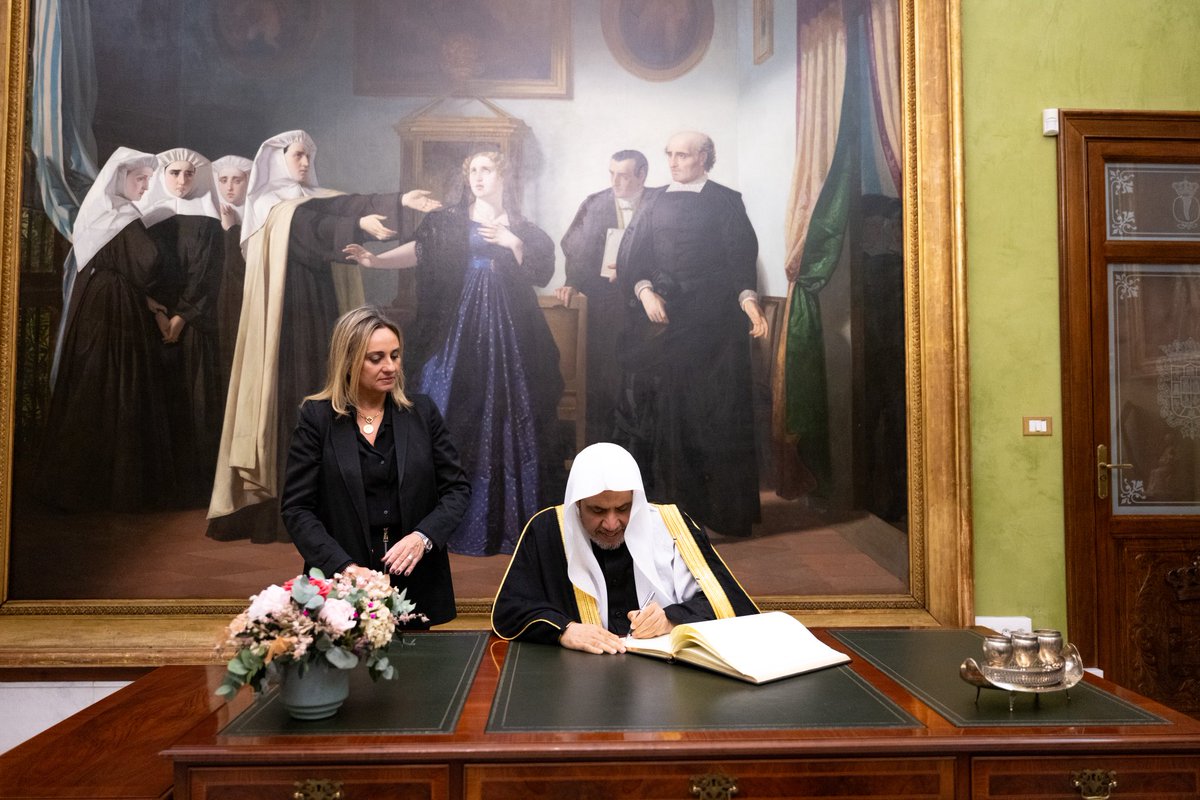 MWLOrg_en's tweet image. H.E. Sheikh Dr. #MohammedAlissa @MhmdAlissa, Secretary-General of the Muslim World League (MWL) and Chairman of the Organization of Muslim Scholars, met with Ms. Maria Francisca Carazo Villalonga, Mayor of Granada, at the city hall.
During the meeting, several topics of mutual…