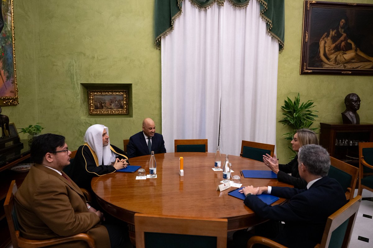 MWLOrg_en's tweet image. H.E. Sheikh Dr. #MohammedAlissa @MhmdAlissa, Secretary-General of the Muslim World League (MWL) and Chairman of the Organization of Muslim Scholars, met with Ms. Maria Francisca Carazo Villalonga, Mayor of Granada, at the city hall.
During the meeting, several topics of mutual…
