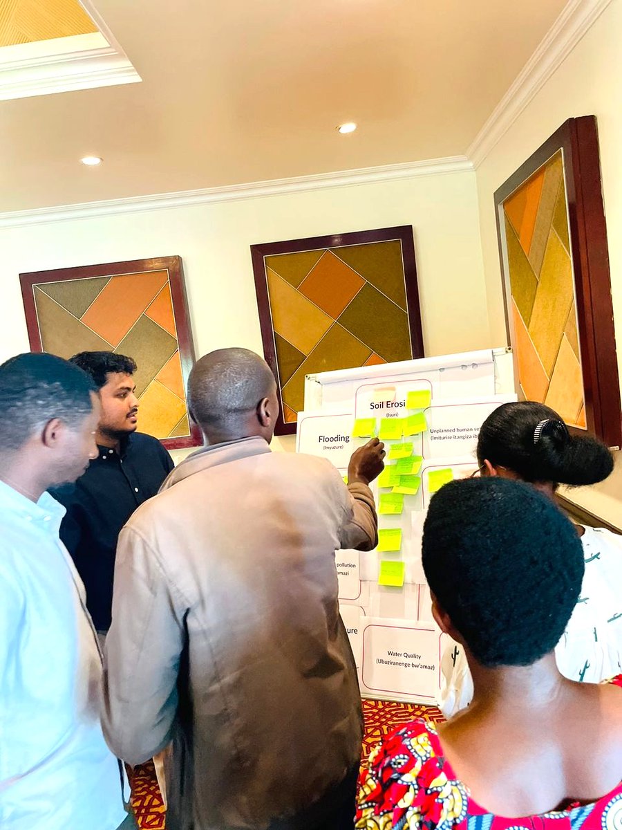 GGGI_Rwanda's tweet image. When communities lead, change happen! 🌱🌱🌍

What made this workshop truly impactful was the active #engagement of communities and district stakeholders every step of the way! 

Through interactive group #discussions and collaborative exercises, participants didn’t just share…