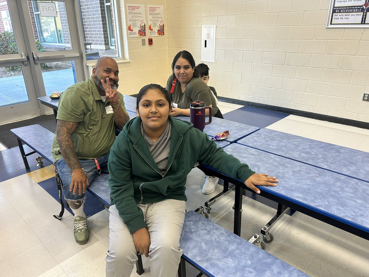 DeanYoder3's tweet image. Today, we welcomed over 350+ family members to our 5th Annual Parent /Student Thanksgiving Day Lunch. @CobbSchools @PearsonMiddle