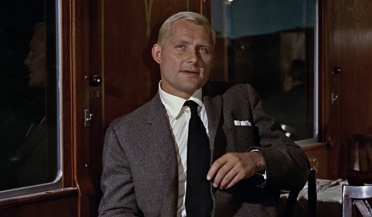 derekbwriting's tweet image. Easy call.