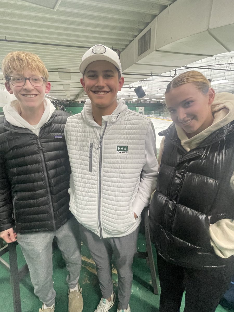 lakeconference_'s tweet image. Game highlights from Edina vs. Holy Family JV girls hockey, announced and produced by Edina High School students Mack Swenson, Elan Winnick, and Meredith Aune! 🐝 @edinahornets