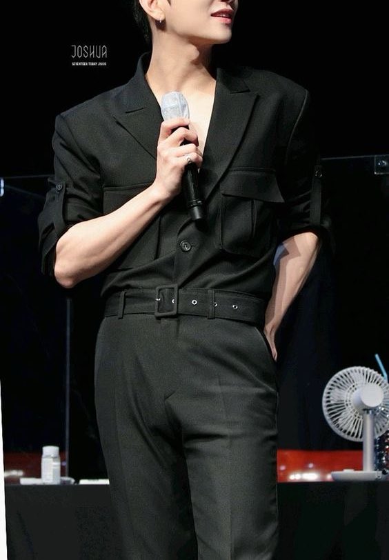 WHO HAS THE PERFECT BODY IN THIS INDUSTRY? 
Yes , we all know it’s Joshua Hong .