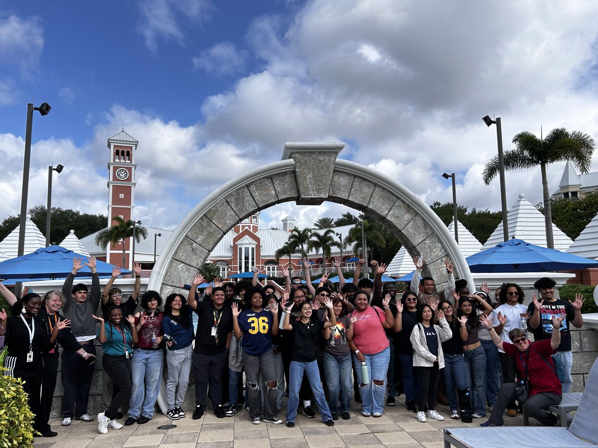 CFHLA 🍍 tweet media