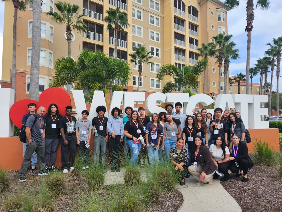 CFHLA 🍍 tweet media