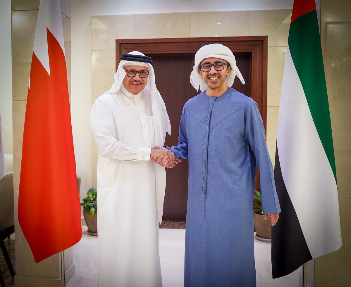 bahdiplomatic's tweet image. 📍 الإمارات | وزير الخارجية يجتمع مع نائب رئيس الوزراء وزير خارجية دولة الإمارات العربية المتحدة 
shorturl.at/EPXoa