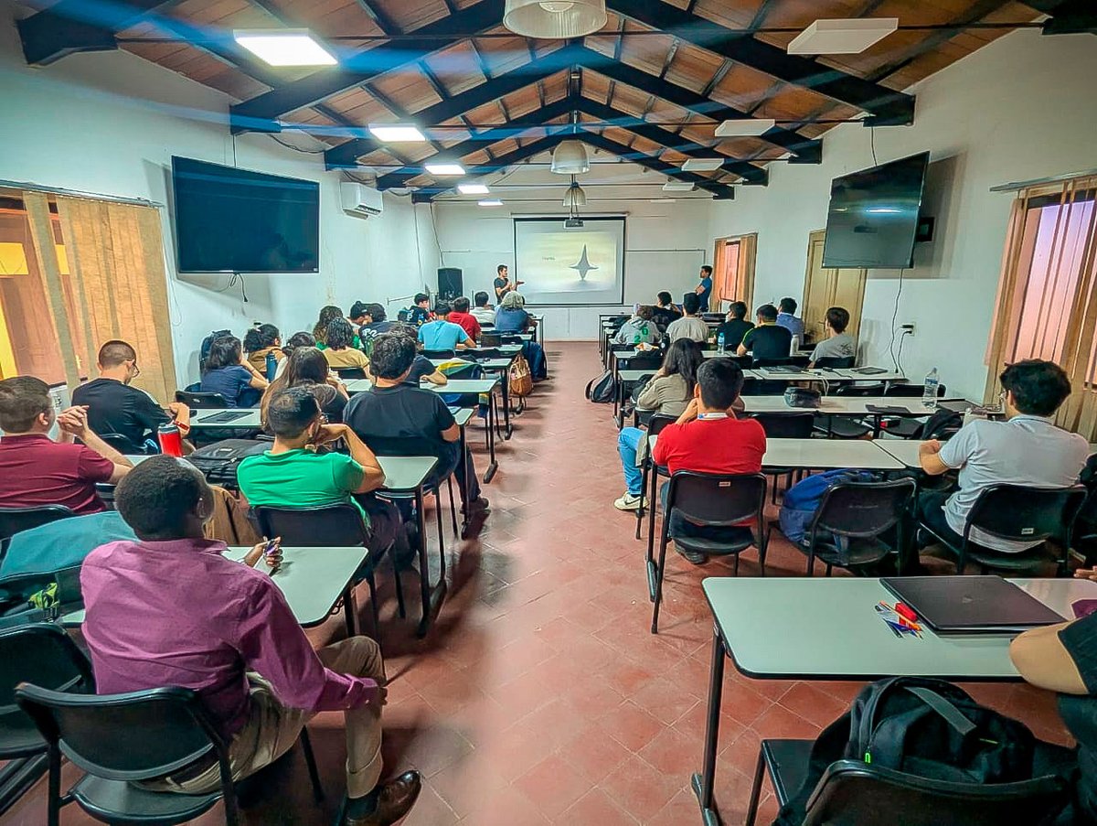 Universidad Politécnica Taiwán Paraguay tweet media
