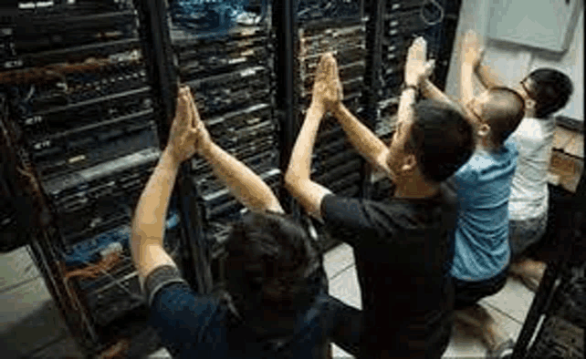 maimaileaker's tweet photo. Another real picture of SEGA fixing their servers. https://t.co/eghgFnaaWc
