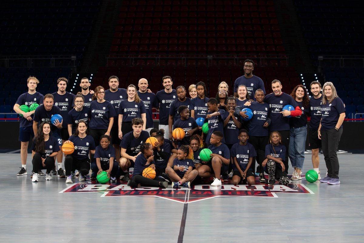 Baskonia's tweet photo. Empleados de Baskonia Alavés Group participan en la primera sesión One Team de la temporada
🗞️https://t.co/BlkUm10Jmo https://t.co/7rX2ldeYZj