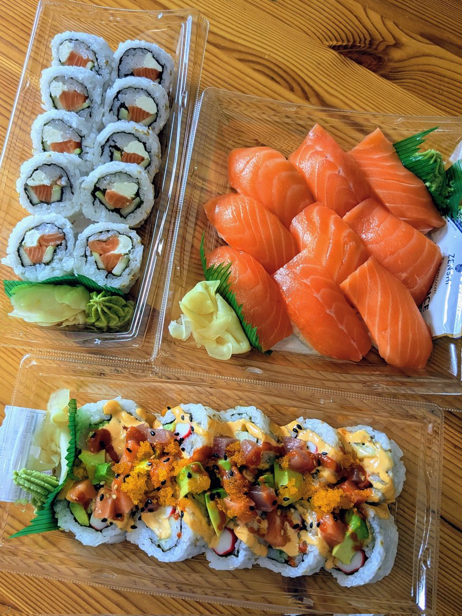 i hovered around publix waiting for the sushi guy to make the salmon plate ahhhh im so happy 😭