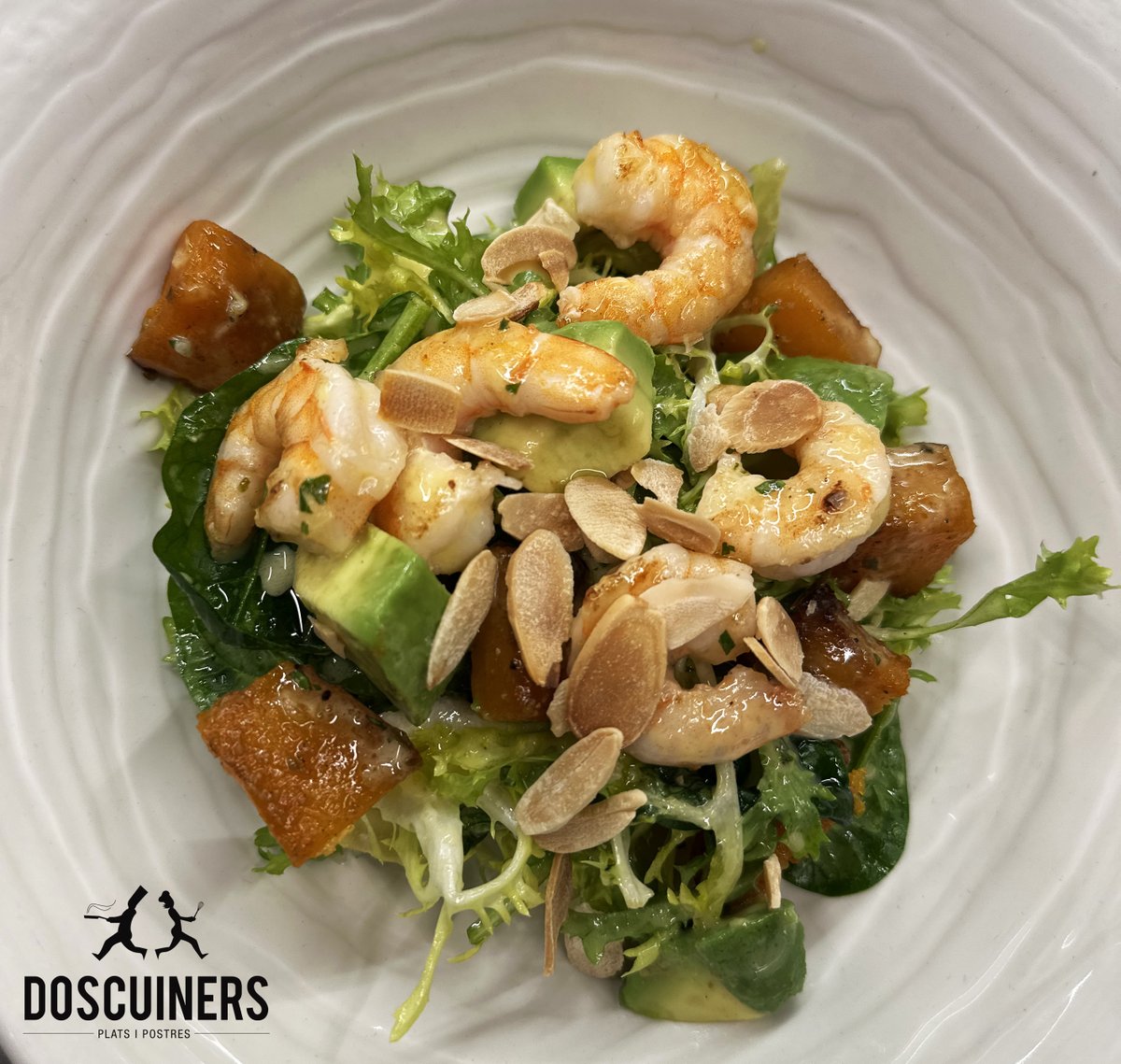 DosCuiners's tweet image. 😍SABORS!!😋
Amanida de carbassa,alvocat i llagostins amb vinagreta cítrica i ametlla laminada🍤
Cap-i-pota de vedella amb cigrons i piparres🐄
Tataki de tonyina vermella amb maionesa de soja,ceba morada encurtida i sèsam🐟
📌doscuiners.com
#DosCuiners #Maresme #Mataró