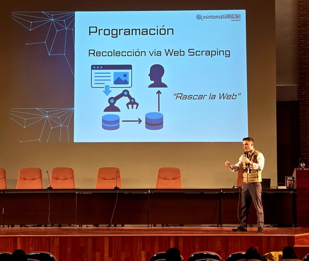 cybermb_'s tweet image. Al estar presente en este como uno de los ponentes, tuve la oportunidad de intercambiar conocimientos con todos ellos. Así que podría resumir mi experiencia con dos palabras: honor y responsabilidad.

#OSINT #Formación #FFCCS #Ciberinteligencia