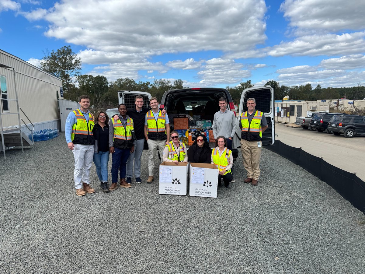 HITTContracting's tweet image. 23,439 lbs of food donated. 13 jobsites. One incredible team. 💪

Our mission critical team doubled last year’s donations for the @loudounhunger Relief Foundation — proving that when we work together, we&apos;re #IgnitingProgress.