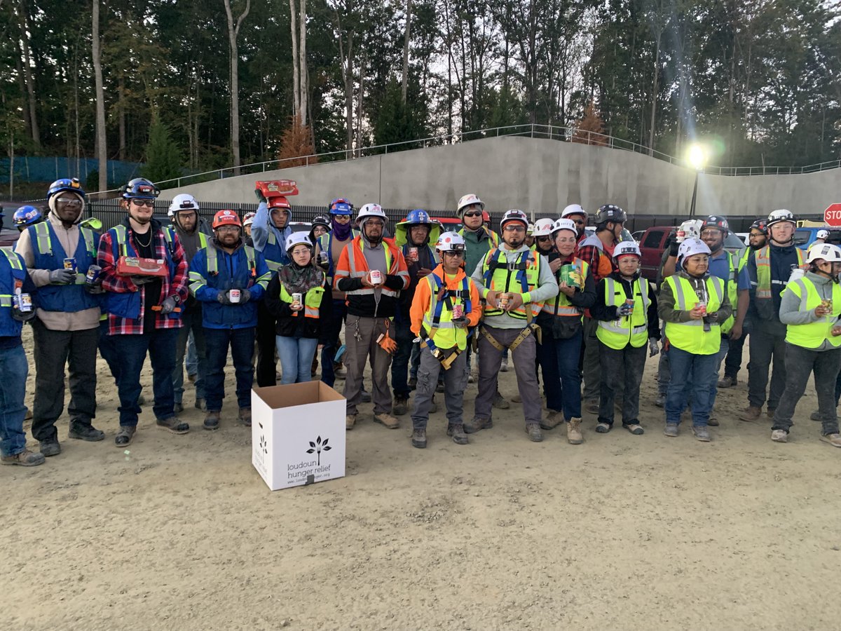 HITTContracting's tweet image. 23,439 lbs of food donated. 13 jobsites. One incredible team. 💪

Our mission critical team doubled last year’s donations for the @loudounhunger Relief Foundation — proving that when we work together, we&apos;re #IgnitingProgress.