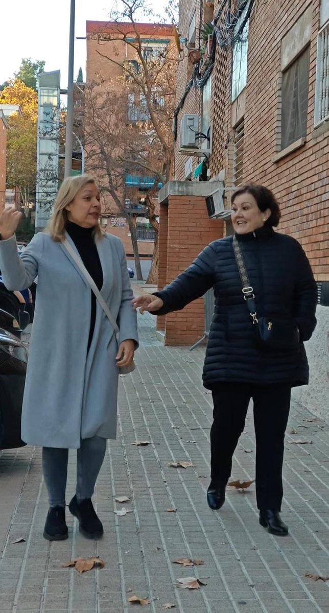 Hoy hemos recorrido el Llano de Can Puigenner dentro de nuestra campaña Populares en los Barrios, escuchando a los vecinos y tomando nota de sus principales necesidades. Seguimos trabajando barrio a barrio para mejorar Sabadell.

#Sabadell #PopularesEnLosBarrios #CanPuigenner