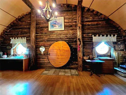 LuckyMcGee's tweet image. I REALLY want to buy this place and turn it into a Bed and 2nd Breakfast. 😍