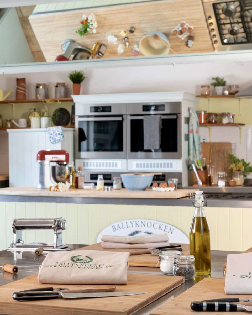 BallyknockenHCS's tweet image. Here are a few little snippets of our recent pasta-making class… 🍝✨

What a fantastic day we had last week in the Ballyknocken kitchen. We can’t wait to welcome you back for more hands-on, delicious adventures! 💚

#CookerySchool #IrishFoodExperience #CookingClassIreland