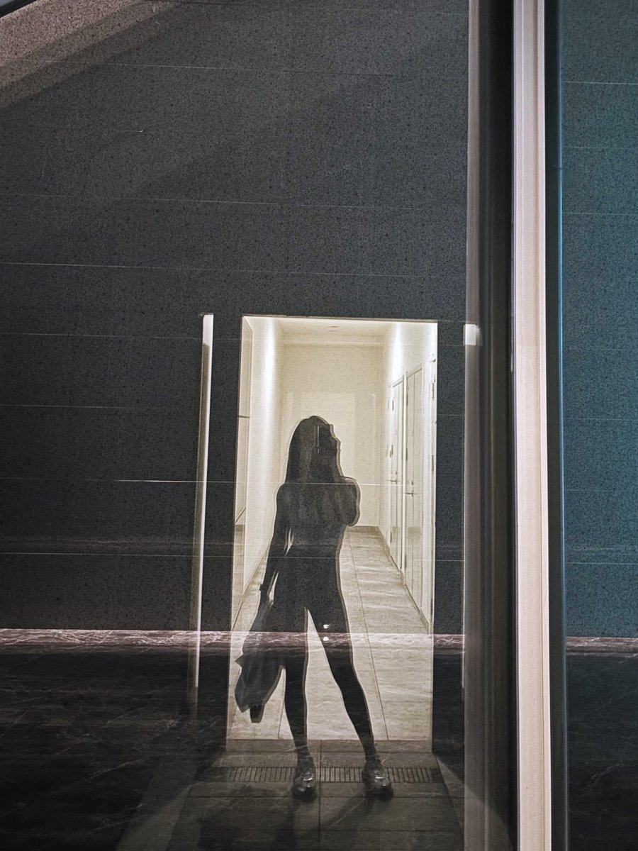 Alessankele's tweet image. Every curve today is signed by sweat.