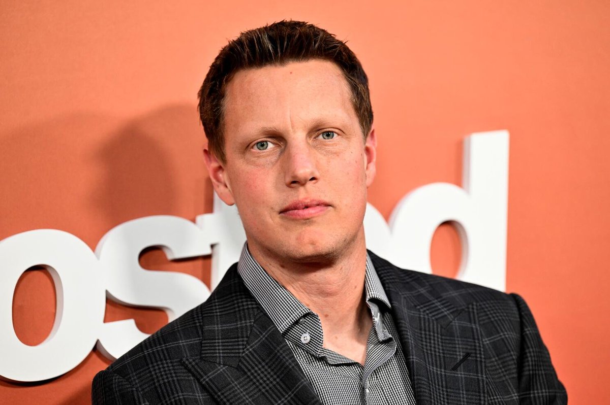 homeofdcu's tweet image. David Ellison, CEO of Paramount, is now partnering with Saudi Arabia, Qatar, and Abu Dhabi himself to try to acquire Warner Bros., prepping a whopping $71B deal package.

(via variety.com/2025/biz/news/…)