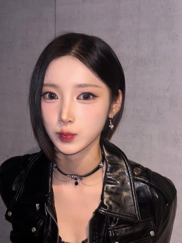 🦊📸] _.yxuxkxi instagram update 💬 hello, this is purple kiss's