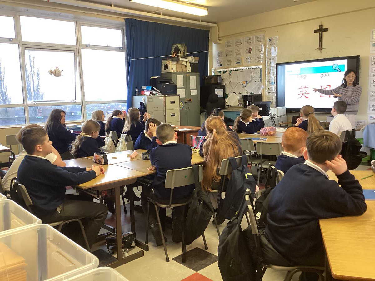 HolyChildPSBel's tweet image. P7b were learning how to say different nationalities during this week’s Mandarin lesson with Miss Hu from the Confucius Institute at the University of Ulster.

#SharingCaringLearning @StudyAtUlster @UlsterUni #confuciusinstitute
