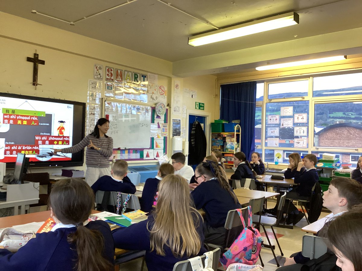 HolyChildPSBel's tweet image. P7b were learning how to say different nationalities during this week’s Mandarin lesson with Miss Hu from the Confucius Institute at the University of Ulster.

#SharingCaringLearning @StudyAtUlster @UlsterUni #confuciusinstitute