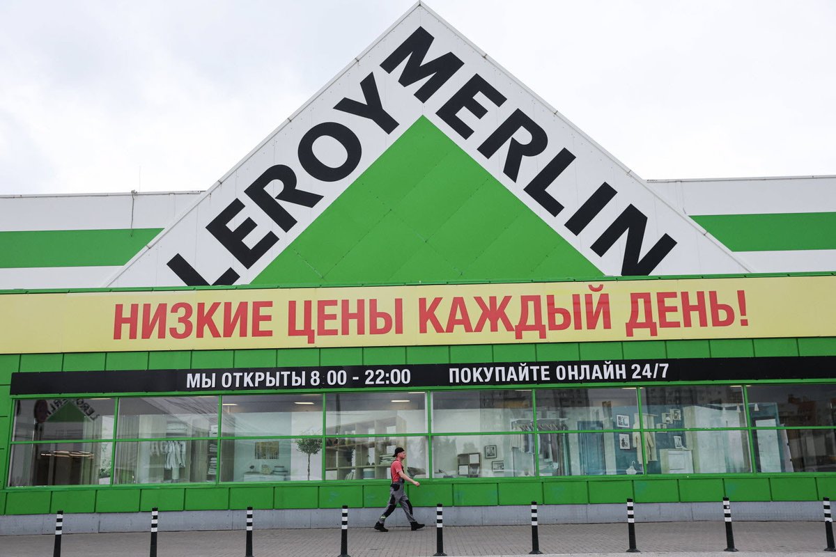 LBleuBlancRouge's tweet image. Leroy Merlin se distingue comme l'entreprise française la plus implantée en Russie, et même la deuxième plus grande entreprise étrangère en Russie toutes nationalités confondues. 

Alors franchement @leroymerlinfr vos leçons d’humanité et d’humanisme, gardez-les pour vous svp. 🙃