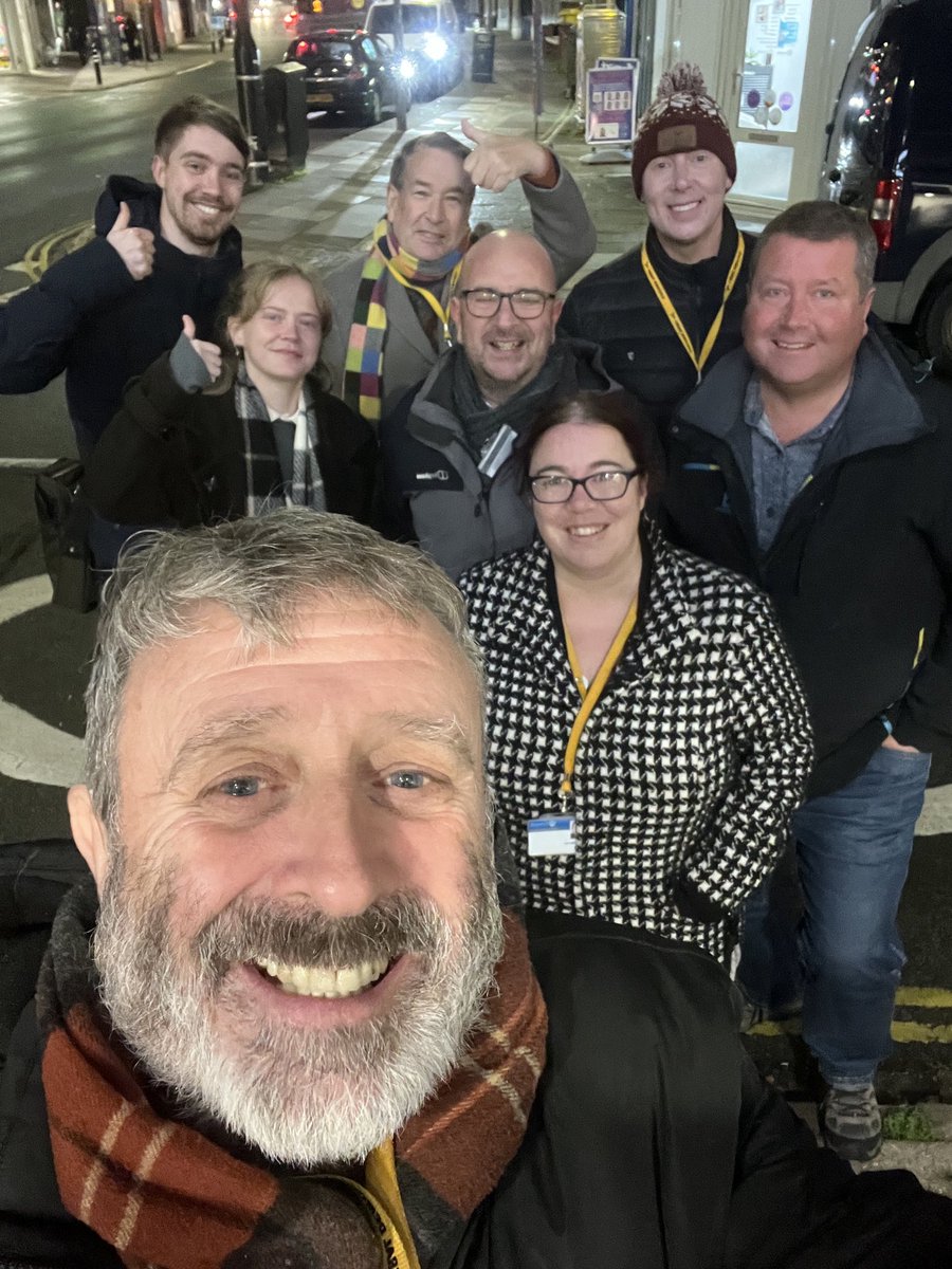 LeeHunt6's tweet image. Dream Team:  Out in #Milton tonight. It&apos;s cold but warm on doorsteps for @portsmouthld Lotsa #LibDem support 👍😊🧡🔶 #Portsmouth @LibDems #WorkungHardAllYearRound