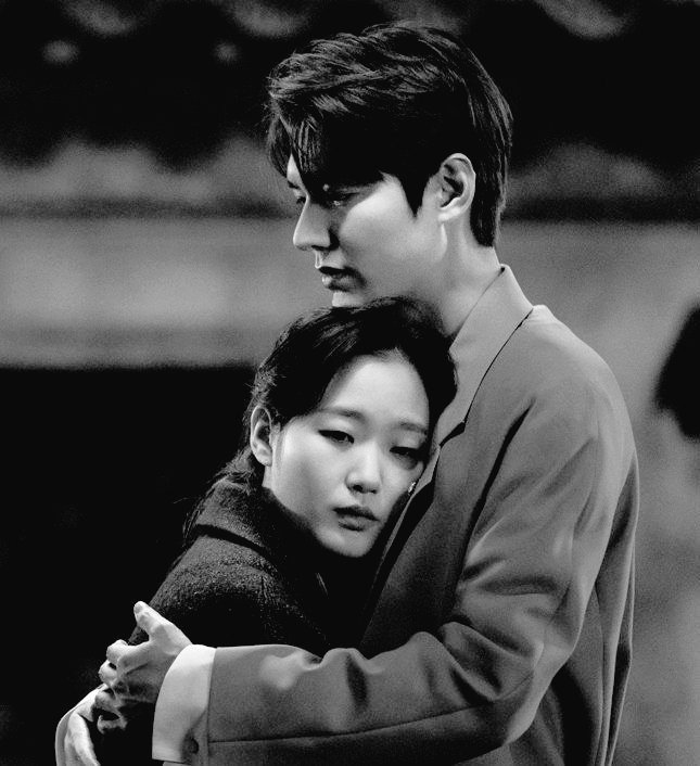 Bakma nazım seviyormuş' gibi gözüktüklerine..

Hissetirilmeyen her duygu ziyan edilmiş bir hayattır aslında"..