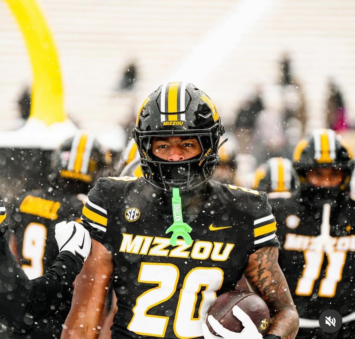kingstonnnnn3x's tweet image. #AGTG Blessed to receive an offer from Mizzou!!! #MIZ
@ChrisBrooks83 
@CoachLoop 
@JPRockMO 
@AllenTrieu 
@StMarysHSSports
