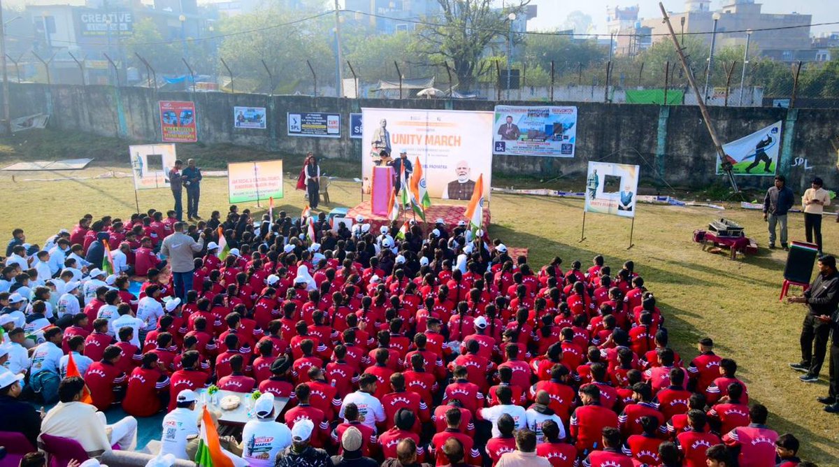 YASMinistry's tweet image. Rajouri - Jammu &amp;amp; Kashmir’s youth and citizens actively contributed to strengthening Ekta, embracing the vision of a Viksit Bharat inspired by Sardar Vallabhbhai Patel. 👣✨

👉 Visit mybharat.gov.in to take part in the Padyatra.

#Sardar150 #UnityMarch #MYBharat