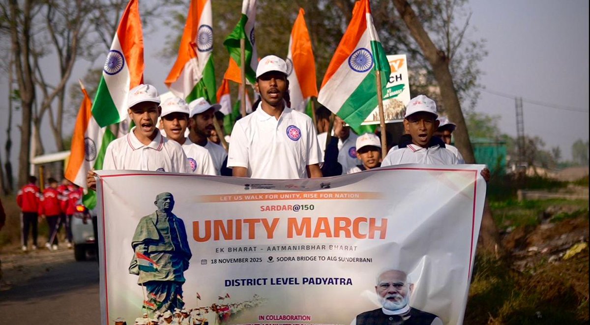 YASMinistry's tweet image. Rajouri - Jammu &amp;amp; Kashmir’s youth and citizens actively contributed to strengthening Ekta, embracing the vision of a Viksit Bharat inspired by Sardar Vallabhbhai Patel. 👣✨

👉 Visit mybharat.gov.in to take part in the Padyatra.

#Sardar150 #UnityMarch #MYBharat