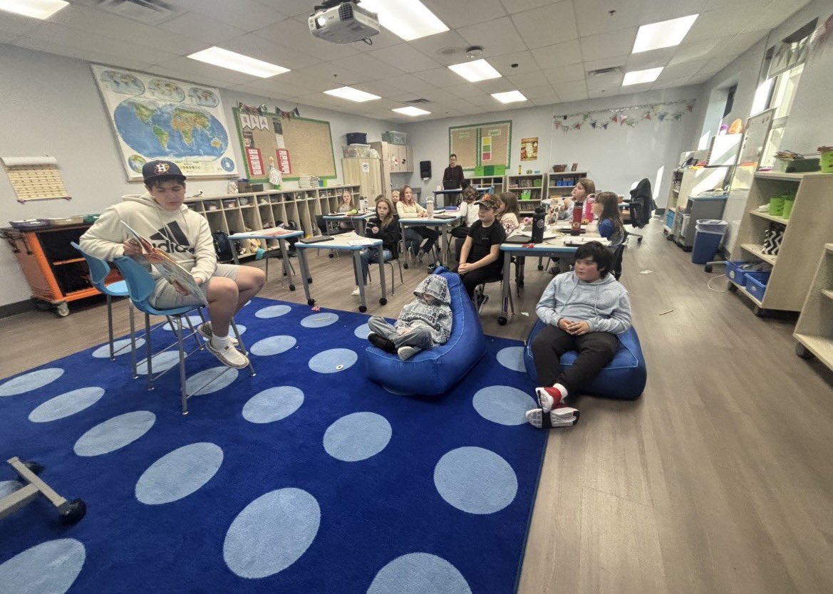 vphsleadership's tweet photo. Leadership students had the BEST time kicking off Balloons Over Broadway with our fourth graders today! Nothing beats sharing a good book and building excitement across our schools! @ValleyParkSD #impactthroughaction https://t.co/oAvqfPXB6A
