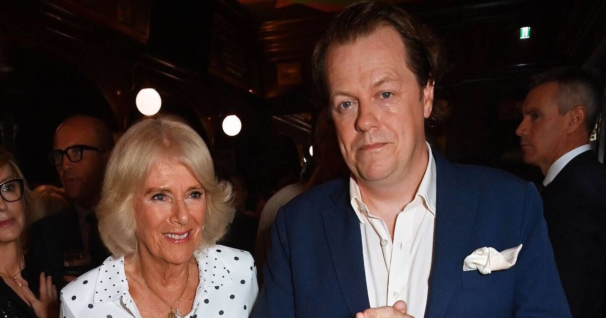 articleoutline's tweet image. Queen Camilla’s son, Tom Parker Bowles, proved he’s the ultimate dog dad after bravely saving his pup Maud from a giant mastiff! 🐶💪 Read the heroic (and slightly hairy) tale. #RoyalHero #DogLover #TomParkerBowles #QueenCamilla #DogRescue

articleoutline.com/queen-camillas…