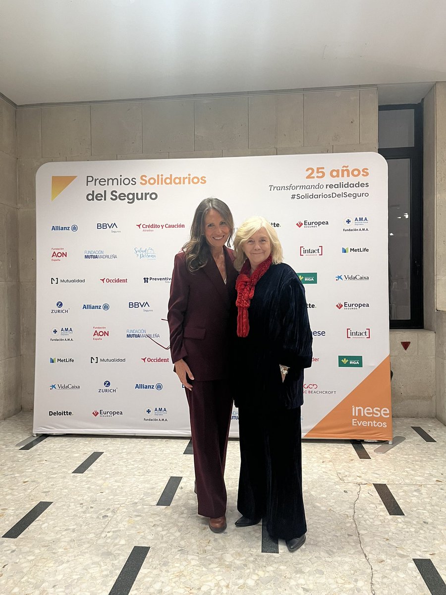 #SolidariosDelSeguro Un año más las causas solidarias unen a los profesionales del seguro gracias a <a href="/Inese_seguros/">INESE</a>  y <a href="/mariameijeiras/">María Ameijeiras</a> no podía faltar 😘😘😘
