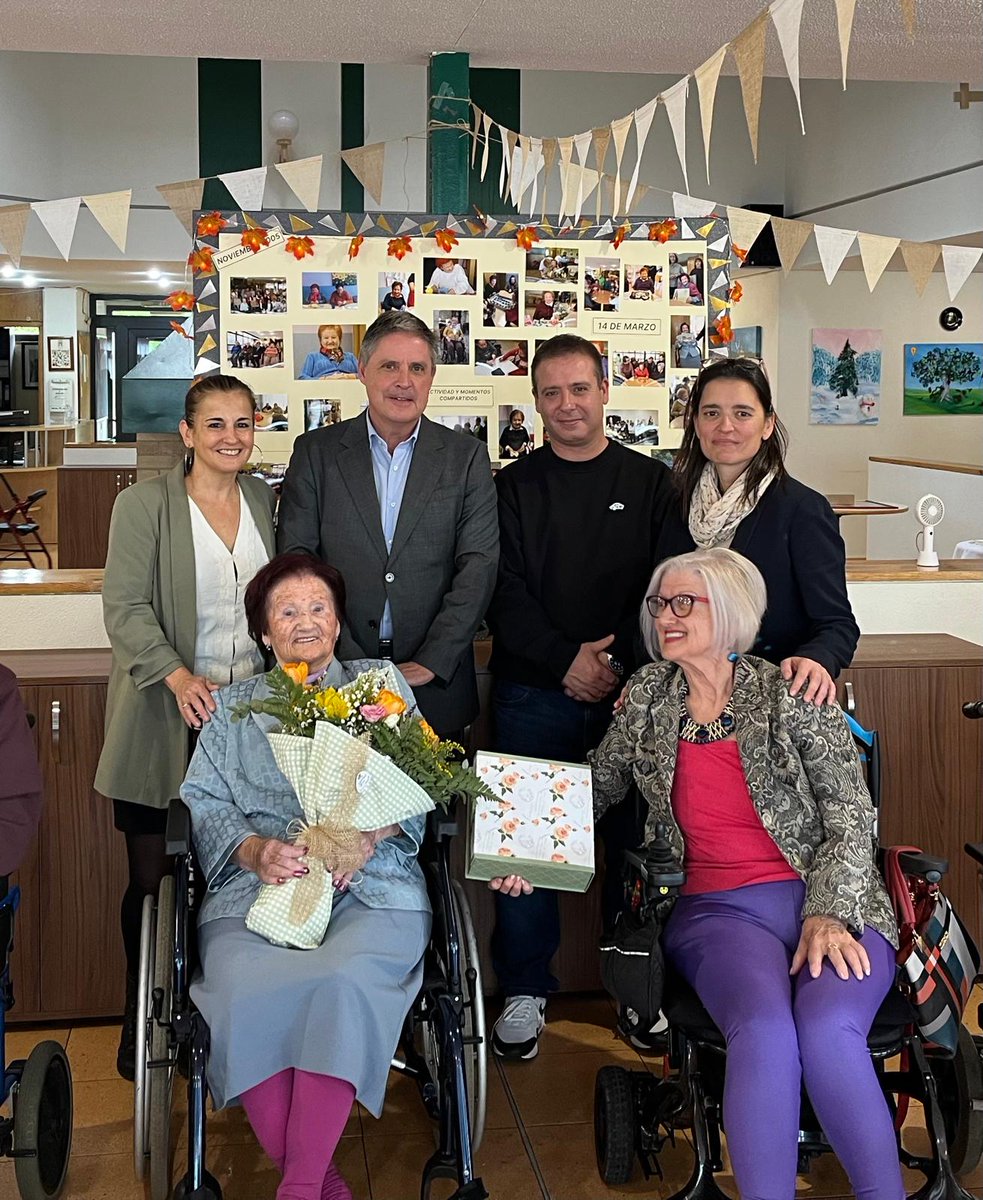 socialasturias_'s tweet image. ✨ Aurora celebra 20 años en el Centro de Día Jardín de Cantos de #Avilés ✨
🤝 El DG @EnRoNu compartió este momento junto a su familia y el equipo del centro.
🫂 Personalizar el cuidado = bienestar, pilar de la #EstrategiaCuidAs

#CuidAs #EnvejecimientoActivo #AsturiasCuida