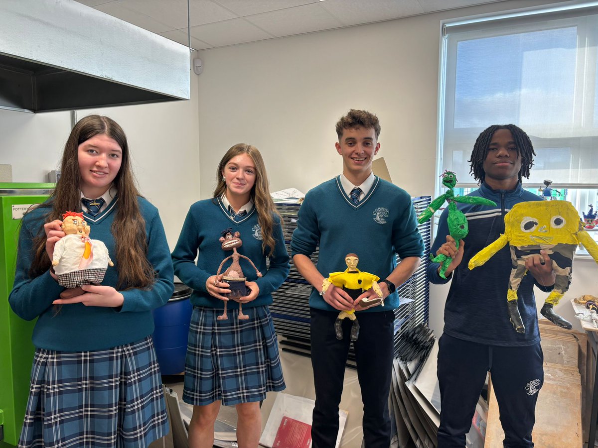 enfield_cc's tweet image. TYB students showing off their puppetry artwork from their first module of Art. 🎨

Students were inspired to create puppets based on original characters and reimagined characters from pop culture. 🌟

Fantastic work from students who never participated in art before now! 👍🏻🖌️