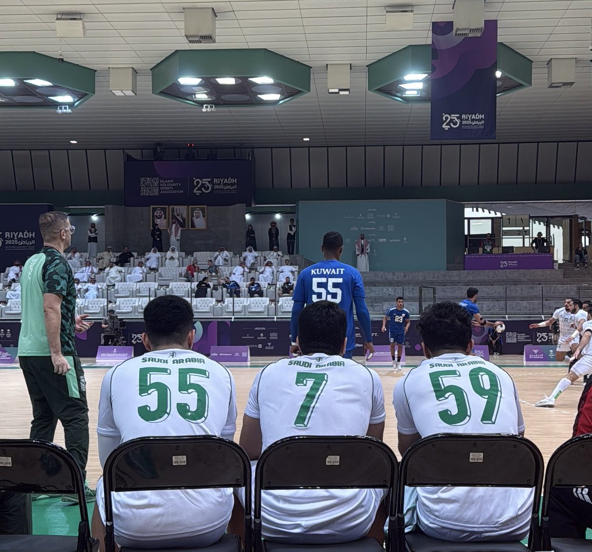 DPTLayan's tweet image. اليوم كان مليان بالحماس في الصالات الخضراء، سعدت جدًا بحضوري اليوم في بطولة كرة اليد، وزاد الفخر فوز منتخبنا السعودي 🤍🇸🇦@25ISG