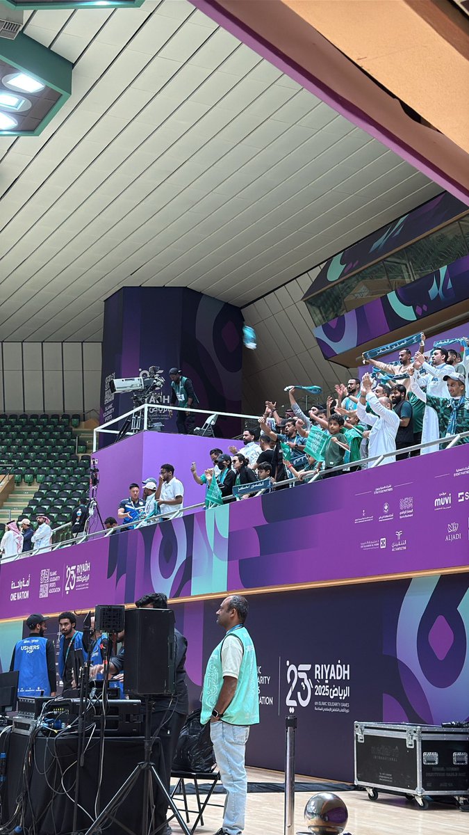DPTLayan's tweet image. اليوم كان مليان بالحماس في الصالات الخضراء، سعدت جدًا بحضوري اليوم في بطولة كرة اليد، وزاد الفخر فوز منتخبنا السعودي 🤍🇸🇦@25ISG