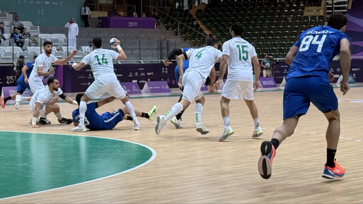 DPTLayan's tweet image. اليوم كان مليان بالحماس في الصالات الخضراء، سعدت جدًا بحضوري اليوم في بطولة كرة اليد، وزاد الفخر فوز منتخبنا السعودي 🤍🇸🇦@25ISG