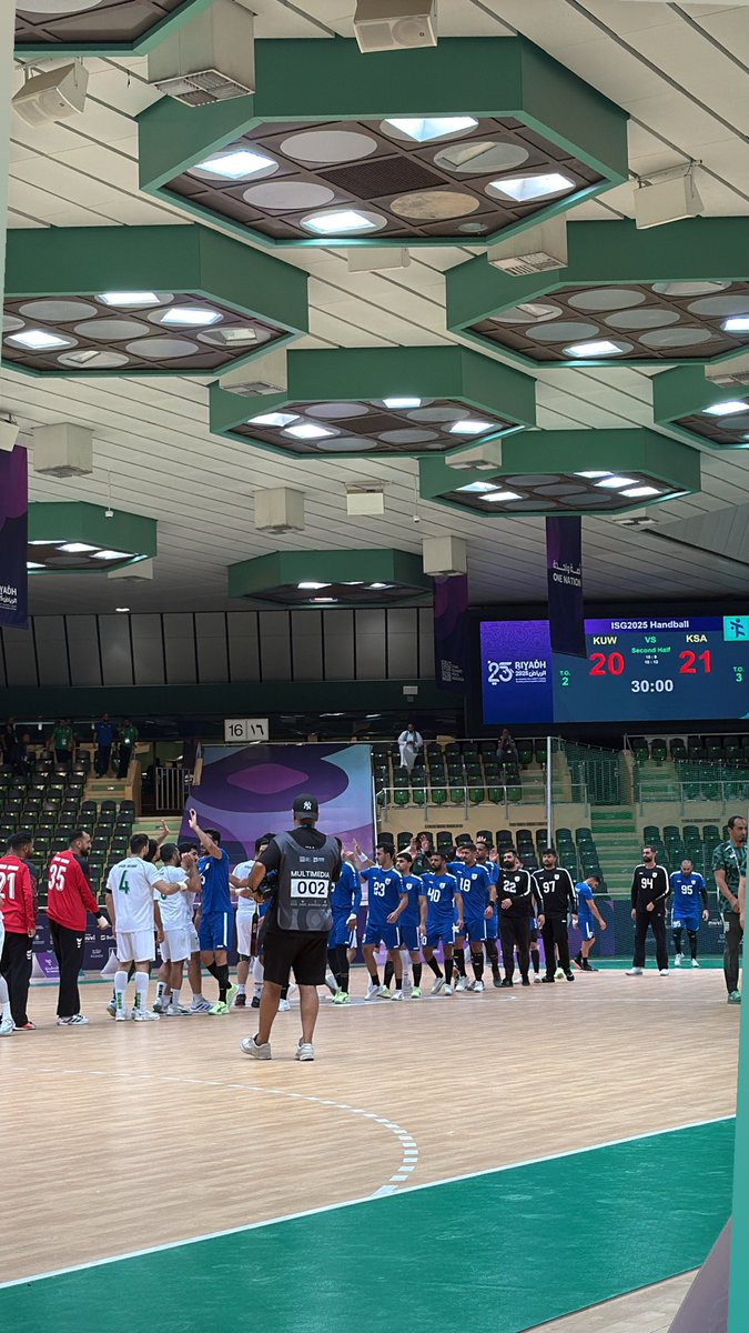 DPTLayan's tweet image. اليوم كان مليان بالحماس في الصالات الخضراء، سعدت جدًا بحضوري اليوم في بطولة كرة اليد، وزاد الفخر فوز منتخبنا السعودي 🤍🇸🇦@25ISG