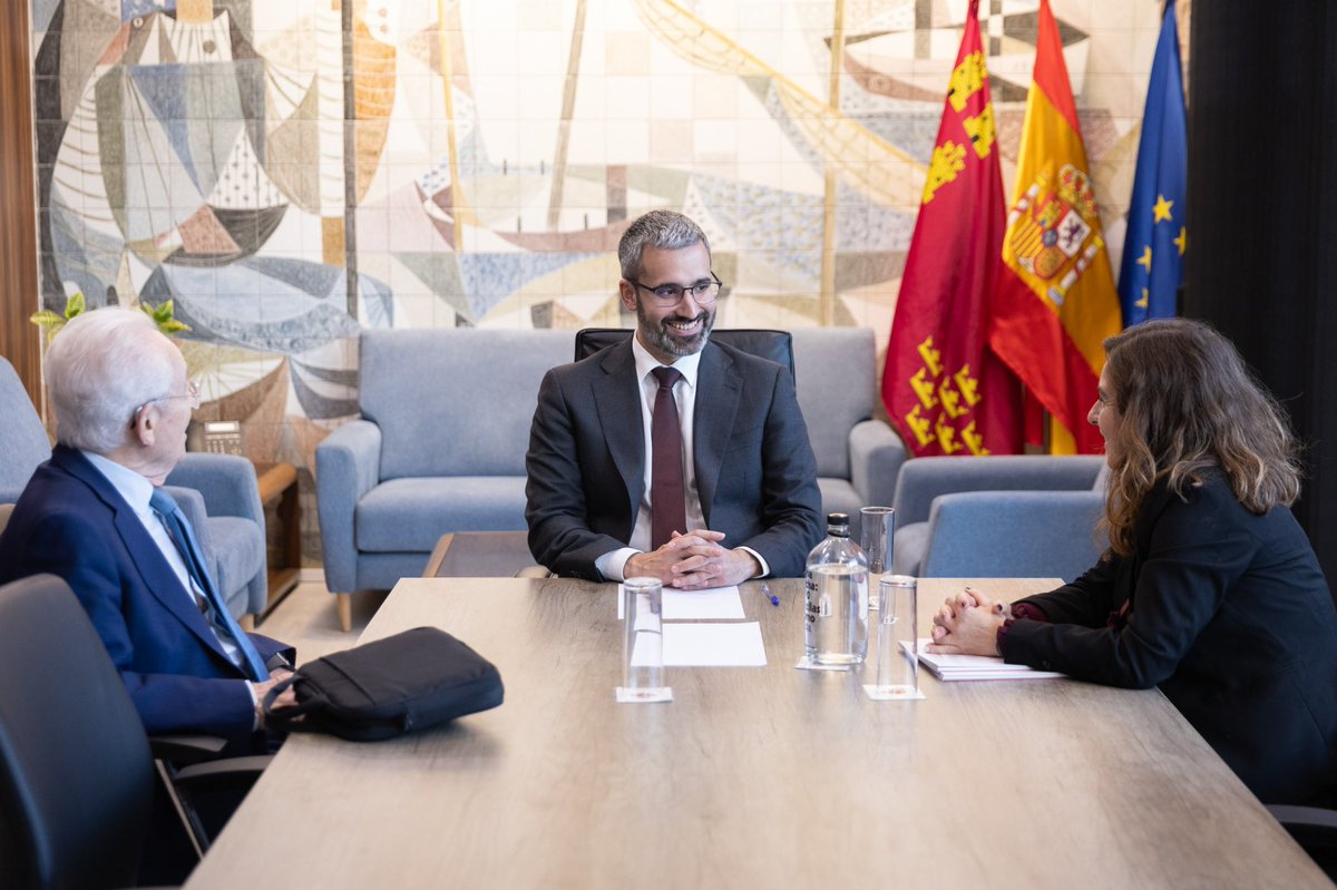 .<a href="/ProyectoHombre_/">Proyecto Hombre</a> lleva 30 años cambiando vidas en la Región de Murcia.

Gracias por vuestro trabajo, compromiso y vocación de servicio. Hacéis una labor vital.

Seguiremos trabajando juntos para ofrecer una respuesta integral a las adicciones y garantizar una inclusión plena.