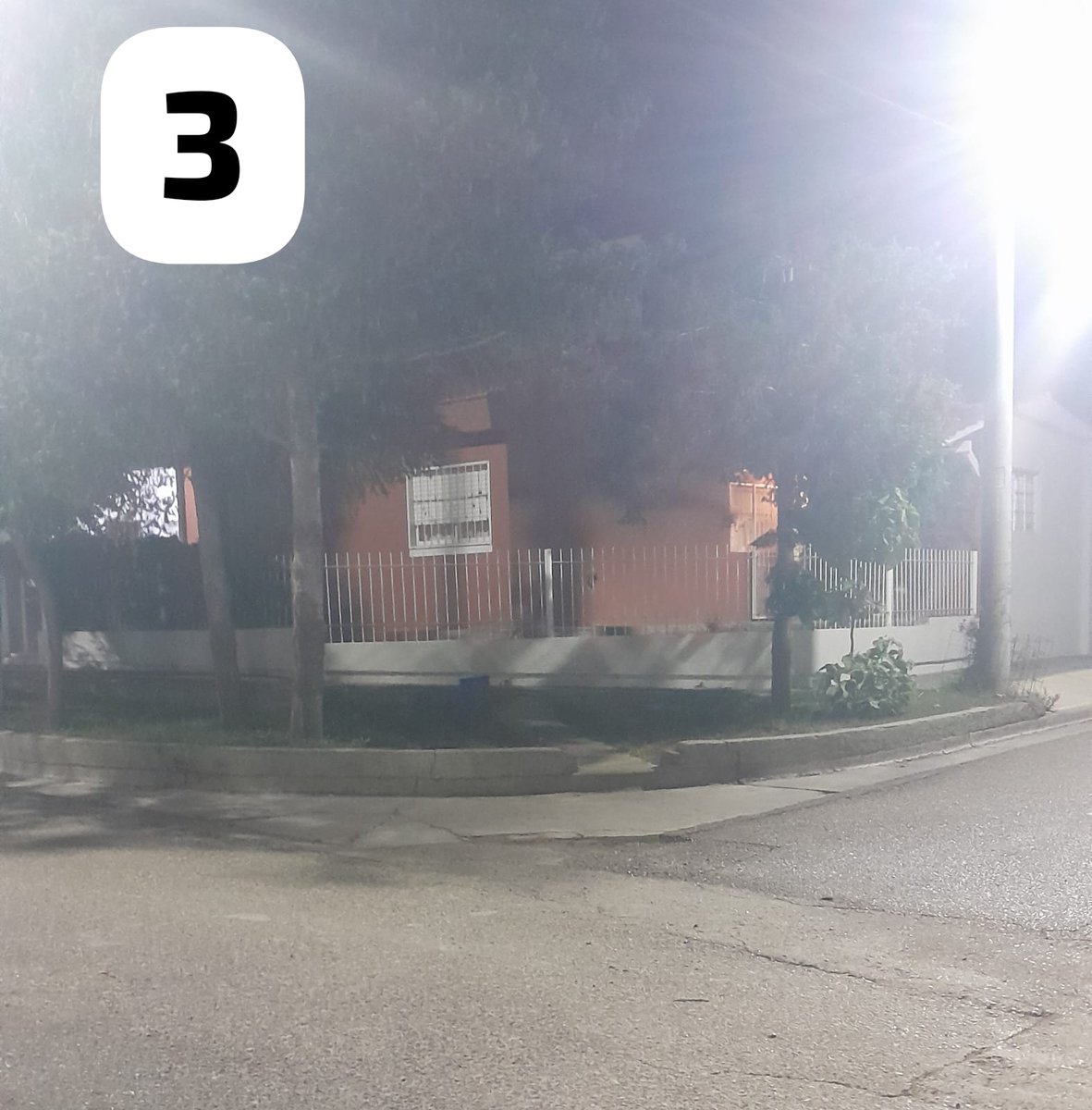 CocVecinal's tweet photo. ATENCION COMUNIDAD, ESTAMOS REVISANDO CAMARAS B° 14 DE OCTUBRE CALLE CAROL y GENTILLINI:
Foto 1: nuestra vecina eleva una queja de robo de masetas en su propiedad.
Foto 2: confirmamos la existencia de las masetas por Google, ademas de lo confirmado por la vecina.
... continúa... https://t.co/hUBdLt1dwg