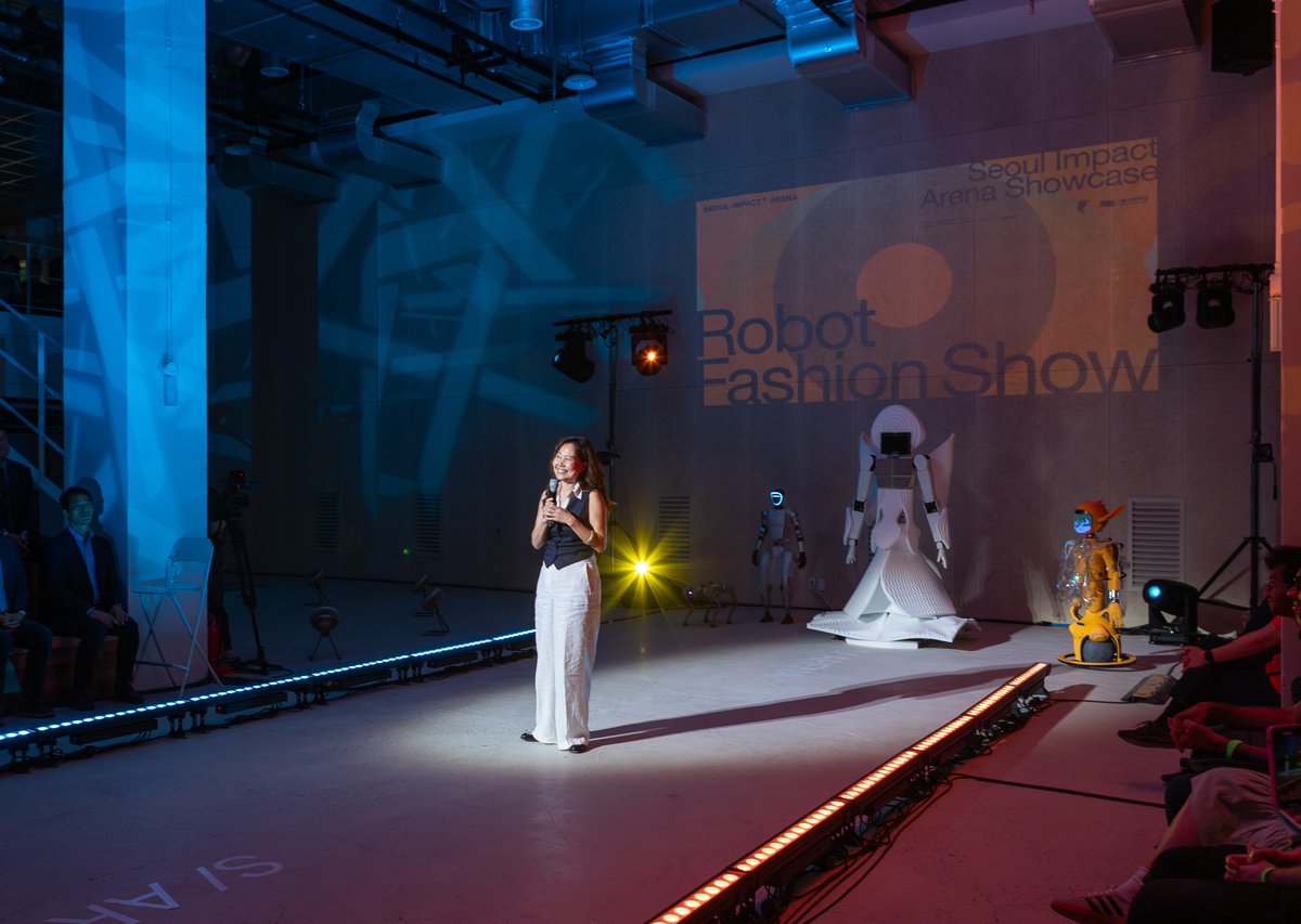 CMU_Robotics's tweet image. Scenes from the Robot Fashion Show, held at Humanoids’25 &amp;amp; co-hosted by the University of Seoul Startup Support Foundation!

@jeanoh &amp;amp; @JieEun served as creative directors, with the show&apos;s theme centering on safety &amp;amp; coexistence. 

Read about the event! 👉 bit.ly/3JJw6QF